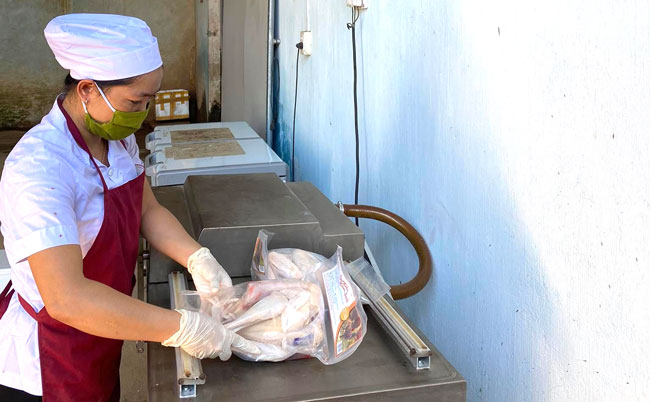Áp dụng HACCP vào sản xuất, HTX Nông nghiệp sạch Sơn Hà cung cấp thị trường sản phẩm truyền thống vùng miền núi đảm bảo tiêu chí sạch, an toàn.