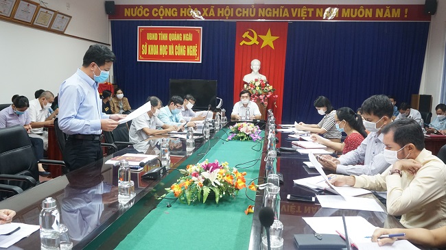 Đ/c Trần Công Hòa, Phó Bí thư Đảng ủy Sở KH&CN đọc báo cáo kết quả 10 năm công tác xây dựng tổ chức đảng và đội ngũ đảng viên tại Hội nghị.