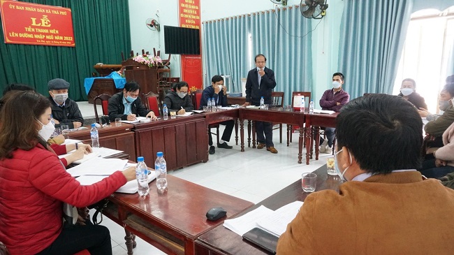 Đại diện UBND huyện Trà Bồng tham gia thảo luận tại buổi làm việc.
