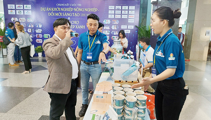 Sản phẩm rong mơ được giới thiệu tại Chung kết Cuộc thi Khởi nghiệp Nông nghiệp Đổi mới sáng tạo 2022 được tổ chức tại Học viện Nông nghiệp Việt Nam.