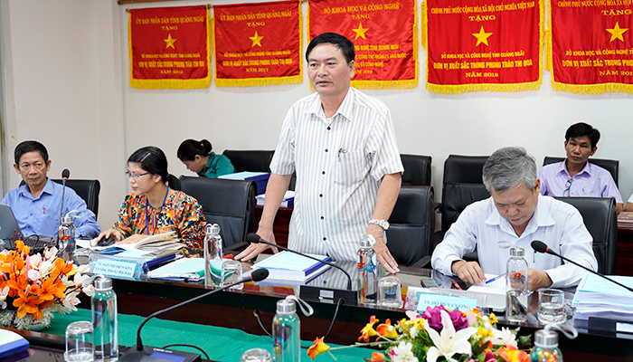 Ông Nguyễn Văn Thành, Tỉnh ủy viên, Giám đốc Sở KH&CN phát biểu ý kiến tại cuộc họp.