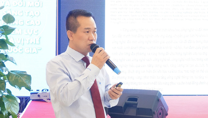 Đồng chí Chu Thúc Đạt - Vụ trưởng Vụ khoa học và công nghệ địa phương - Bộ KH&CN trao đổi tại Hội thảo