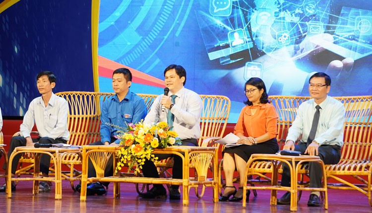 Phó Chủ tịch UBND Trần Phước Hiền đã chủ trì buổi đối thoại trực tiếp với thanh niên.
