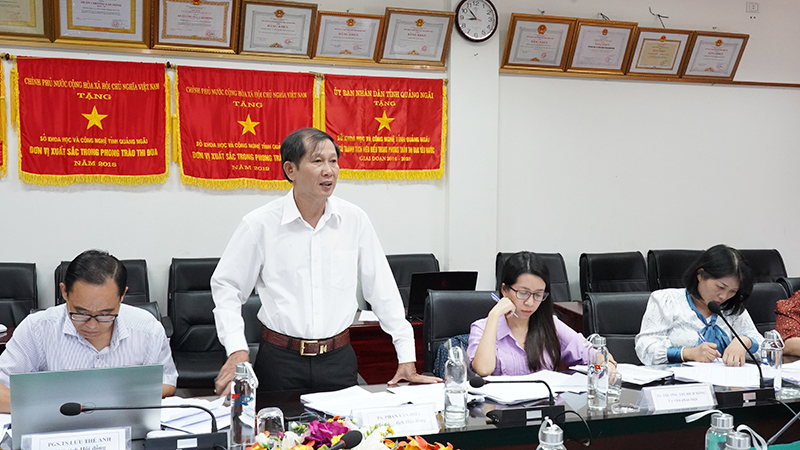 TS. Phan Văn Hiếu, Phó Giám đốc Sở KH&CN - Phó Chủ tịch Hội đồng phát biểu ý kiến.