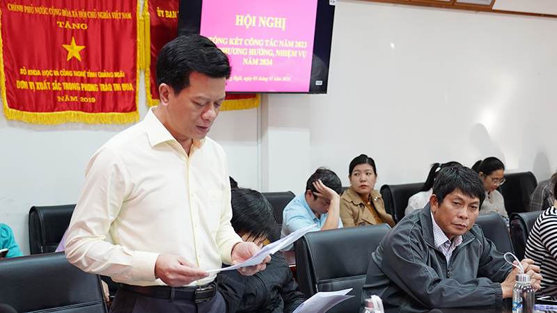 Đ/c Trần Công Hòa, Phó Bí thư Đảng ủy - báo cáo kết quả thực hiện năm 2023 và phương hướng, nhiệm vụ năm 2024.