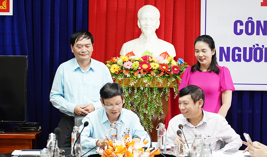 Ký kết giao ước thi đua năm 2024, ký cam kết thực hiện Quyết định 48/2021/QĐ-UBND ngày 22/09/2021 của UBND tỉnh Quảng Ngãi gữa các phòng, đơn vị.