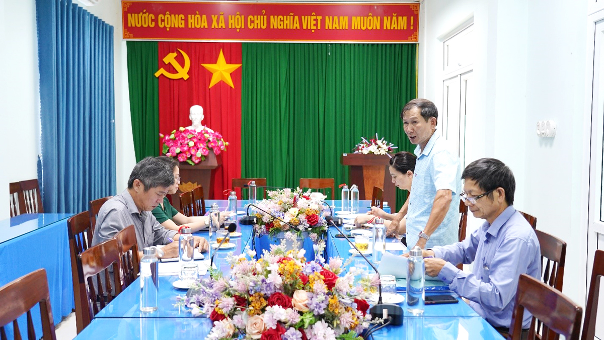 TS. Phan Văn Hiếu – Phó Giám đốc Sở KH&CN trao đổi tại buổi làm việc.