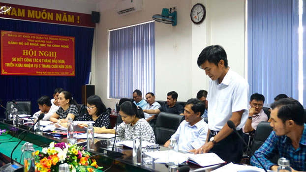 Đ/c Nguyễn Hữu Chí, Bí thư Chi đoàn Sở KH&CN phát biểu góp ý tại Hội nghị.