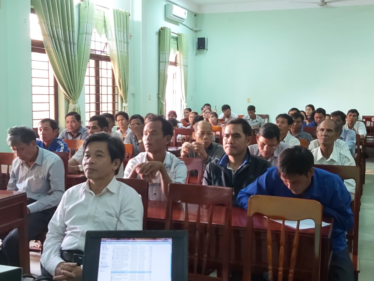 Quảng Ngãi: Ban Dân tộc tỉnh phối hợp với UBND huyện Minh Long tổ chức Hội nghị tập huấn Luật Giao thông đường bộ