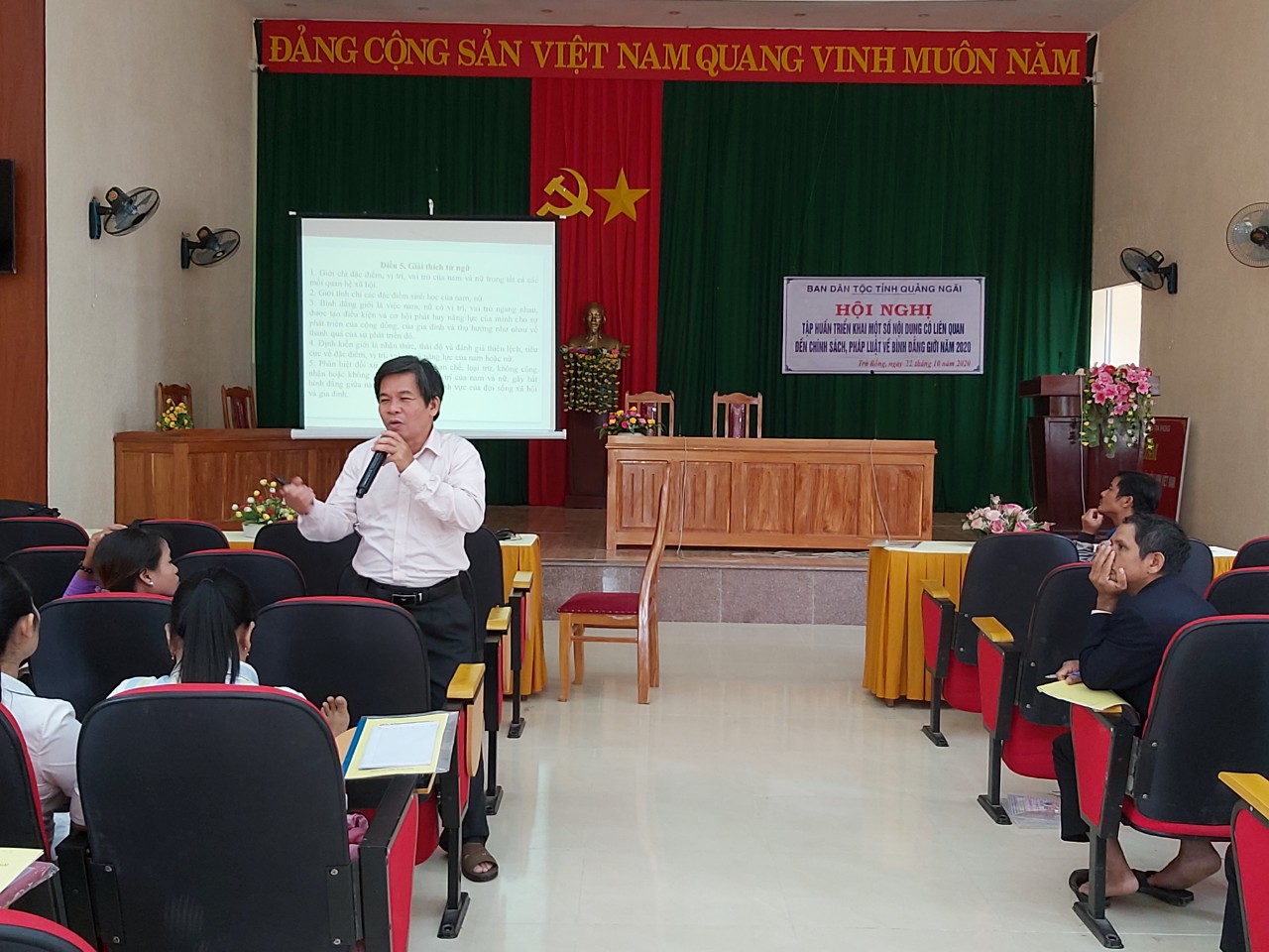 Quảng Ngãi: Ban Dân tộc tỉnh tổ chức Hội nghị tập huấn các văn bản có liên quan đến vấn đề Bình đẳng giới tại xã Trà Phong, huyện Trà Bồng