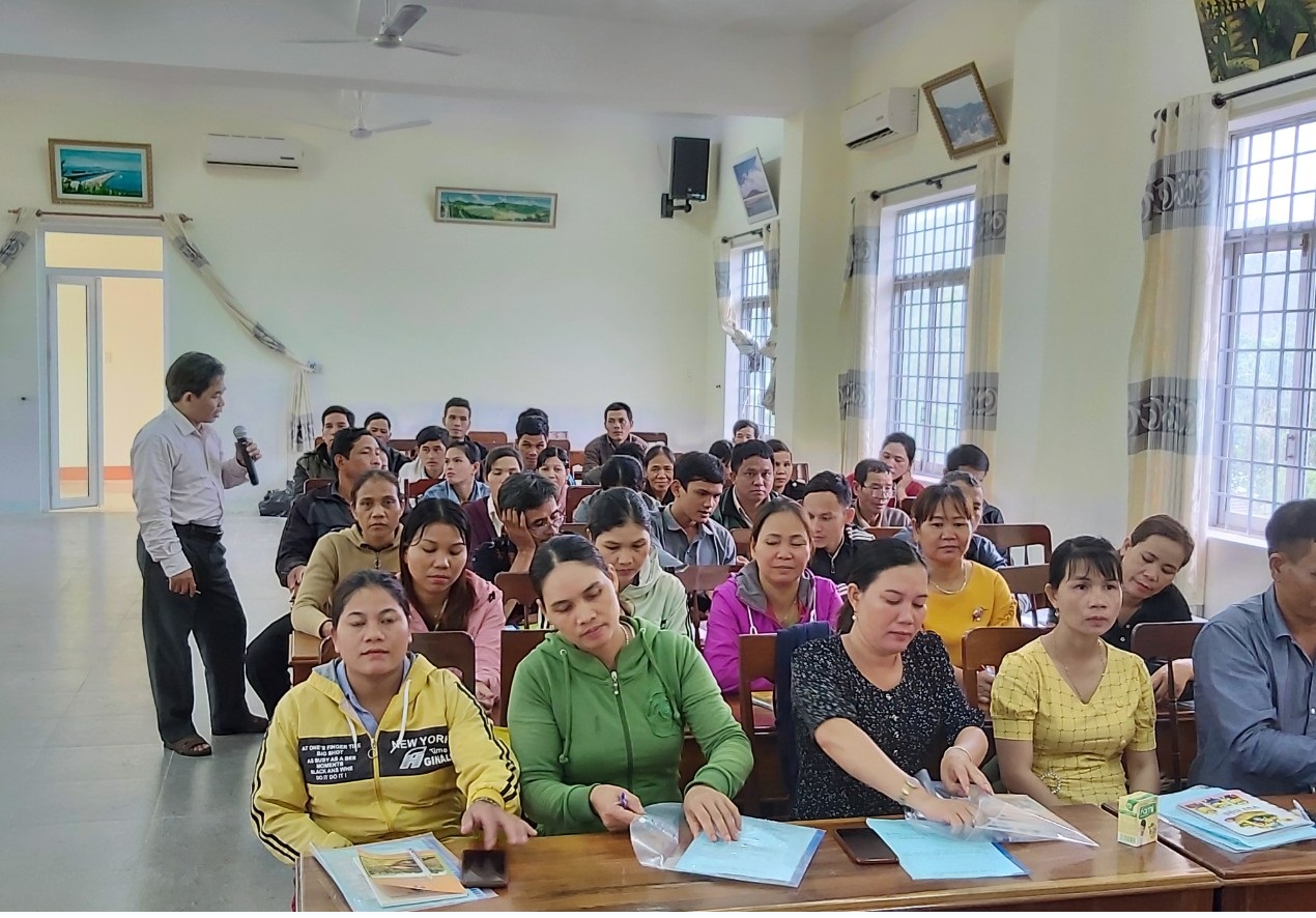 Quảng Ngãi: Ban Dân tộc tỉnh phối hợp với UBND huyện Sơn Hà tổ chức Hội nghị tập huấn Chương trình giáo dục đời sống gia đình