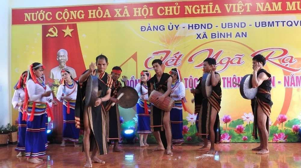Video: Quảng Ngãi tổ chức Tết NGÃ RẠ- nét văn hóa truyền thống của đồng bào dân tộc Co