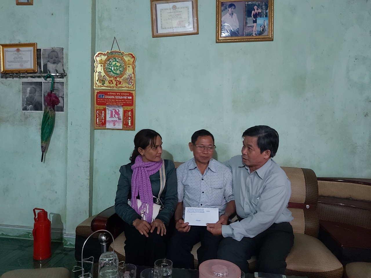 Quảng Ngãi: Ban Dân tộc tỉnh thăm, động viên hỗ trợ người có uy tín bị bệnh tại huyện Sơn Hà