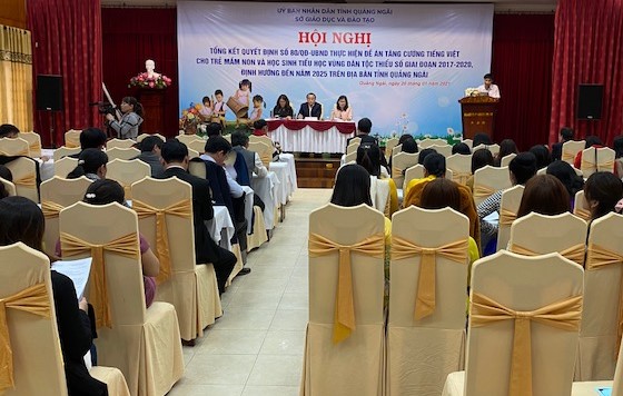Lãnh đạo Ban Dân tộc tỉnh tham dự Hội nghị tổng kết thực hiện Đề án Tăng cường tiếng Việt cho trẻ mầm non và học sinh tiểu học vùng dân tộc thiểu số giai đoạn 2017-2020