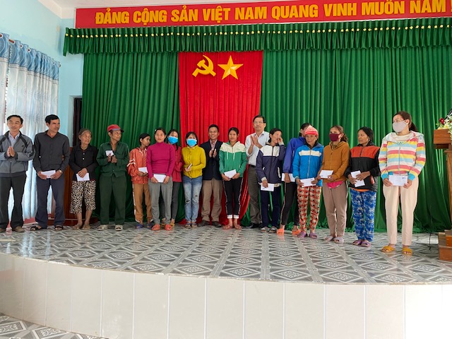 Trưởng ban Dân tộc tỉnh thăm và tặng quà tại huyện Sơn Tây và huyện Sơn Hà nhân dịp Tết Nguyên đán Tân Sửu-năm 2021