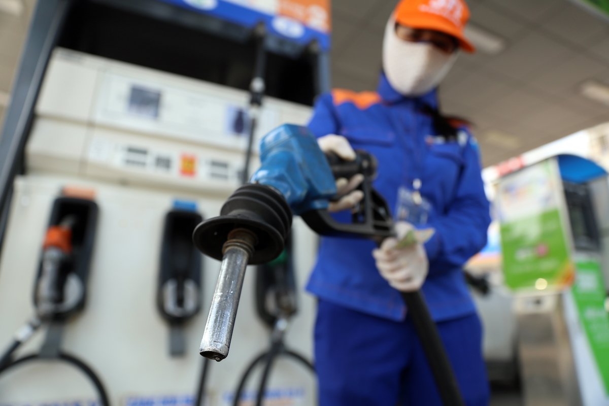 Sửa đổi bổ sung quy định về kinh doanh xăng dầu.