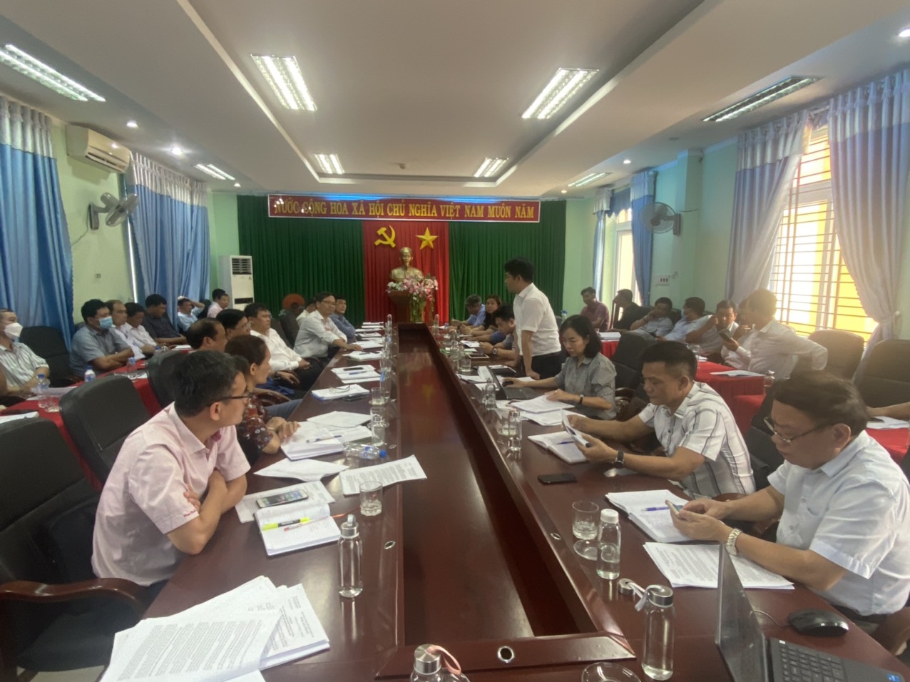 Ban Dân tộc tỉnh phối hợp với Đoàn công tác Cục Quản lý Y, Dược cổ truyền thuộc Bộ Y tế khảo sát vùng dược liệu tại huyện Trà Bồng