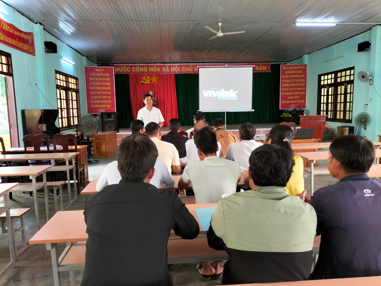 Ban Dân tộc mở lớp: Bồi dưỡng kiến thức dân tộc cho nhóm đối tượng 4 tại xã Trà Sơn, huyện Trà Bồng