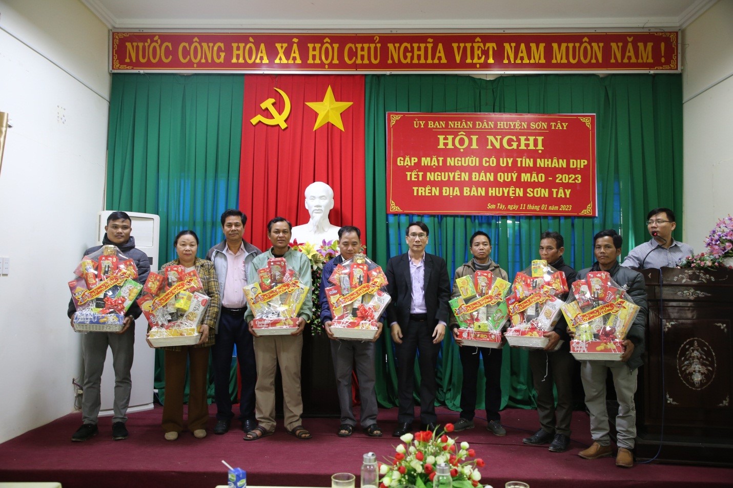Huyện Sơn Tây tổ chức Hội nghị gặp mặt người có uy tín nhân dịp tết Nguyên đán Quý Mão - 2023