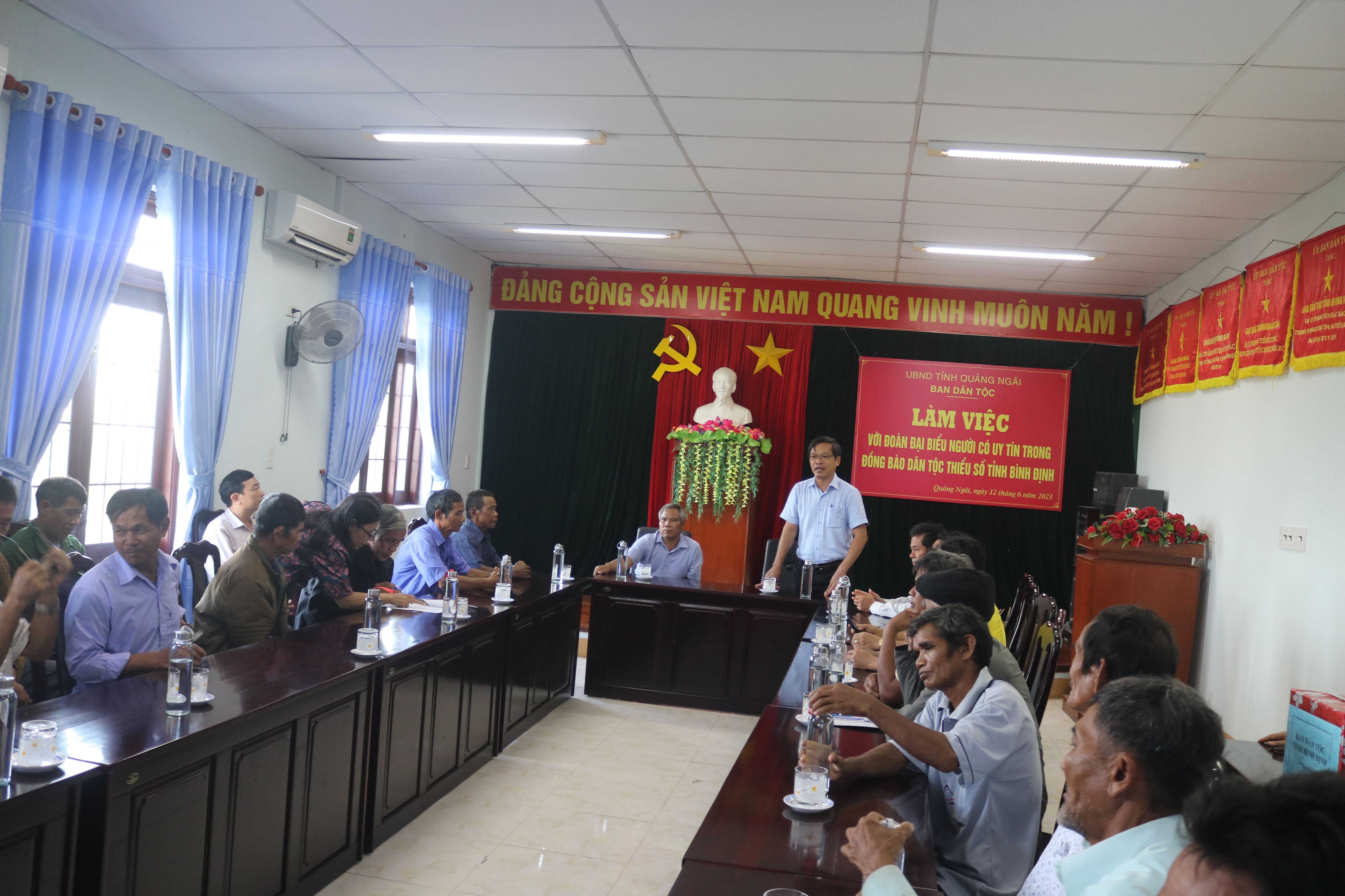 Lãnh đạo Ban Dân tộc tỉnh tiếp và làm việc với Đoàn đại biểu người có uy tín tỉnh Bình Định