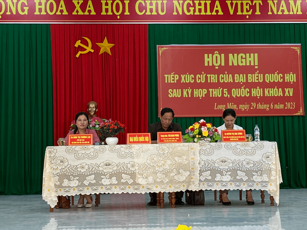 Phó Chủ tịch Quốc hội, Thượng tướng Trần Quang Phương tiếp xúc cử tri tại xã Long Môn, huyện Minh Long, Quảng Ngãi