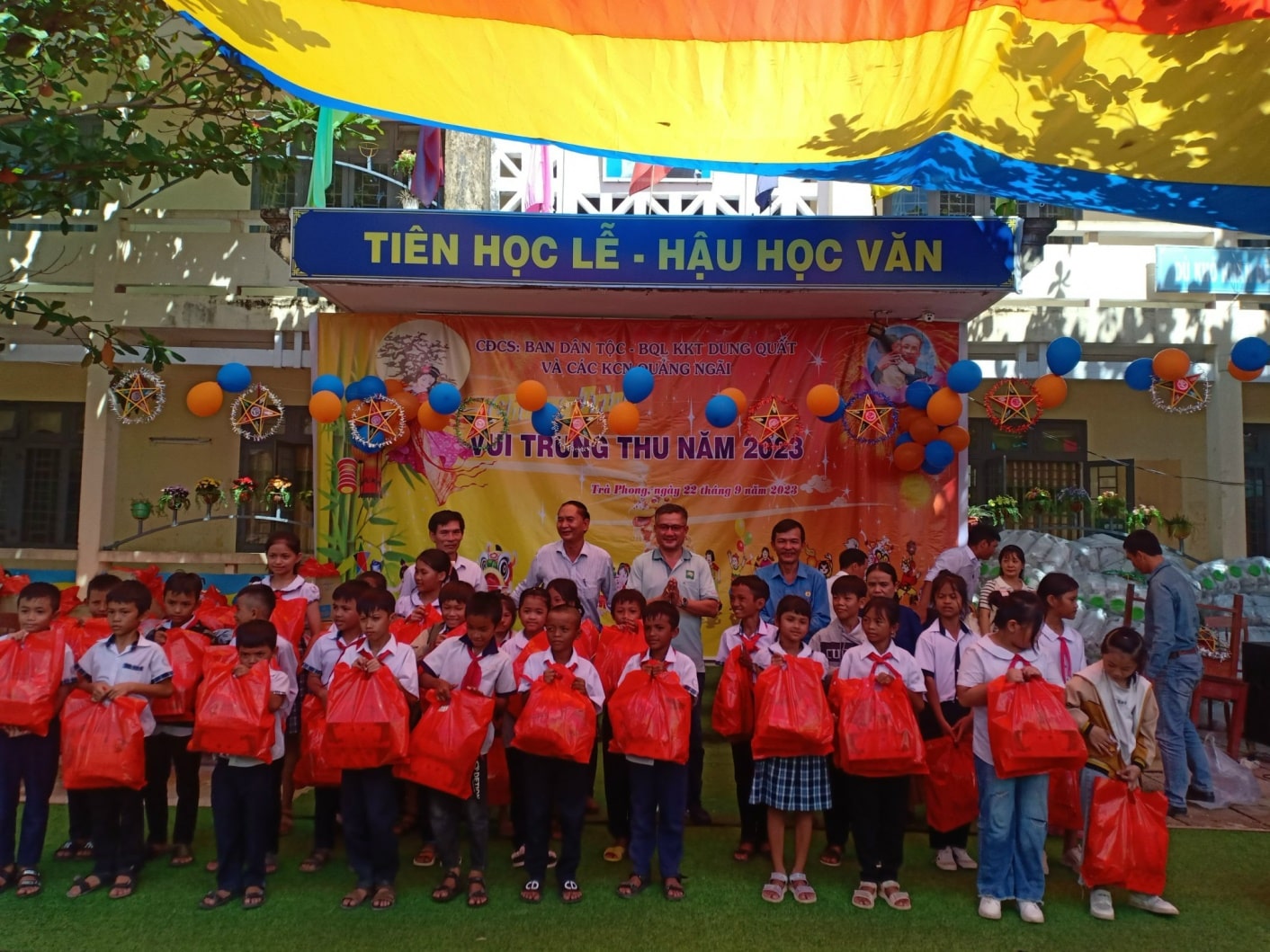 CĐCS Ban Dân tộc tỉnh Quảng Ngãi phối hợp tổ chức Tết trung thu cho học sinh vùng cao