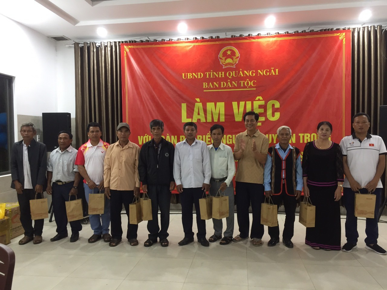 Ban Dân tộc tỉnh đón tiếp làm việc với Đoàn Đại biểu người có uy tín trong đồng bào dân tộc thiểu số huyện Sơn Hà