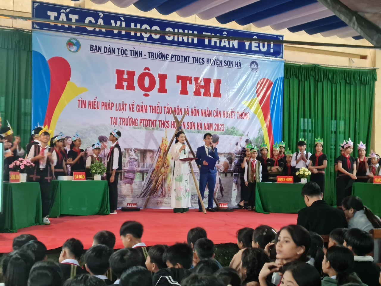 Ban Dân tộc tỉnh Quảng Ngãi phối hợp với Trường Phổ thông dân tộc nội trú Trung học cơ sở (PTDTNT THCS) Sơn Hà tổ chức Hội thi tuyên truyền pháp luật về tảo hôn và hôn nhân cận huyết thống năm 2023