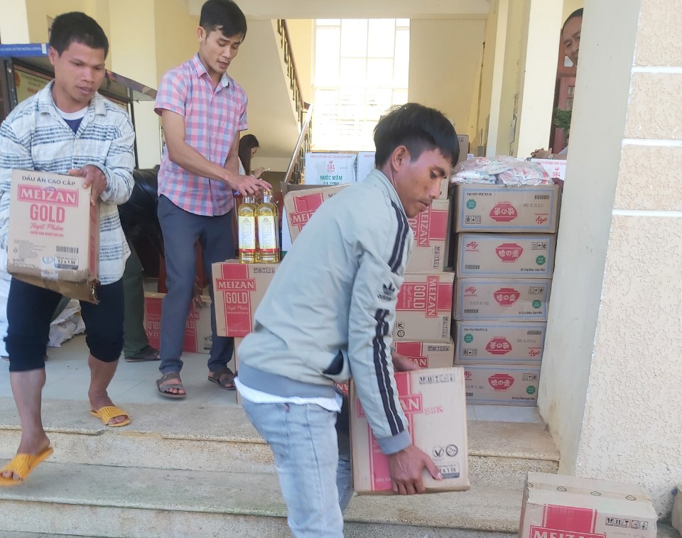Ban Dân tộc kiểm tra cấp các mặt hàng thiết yếu cho đồng bào dân tộc thiểu số tại huyện Ba Tơ