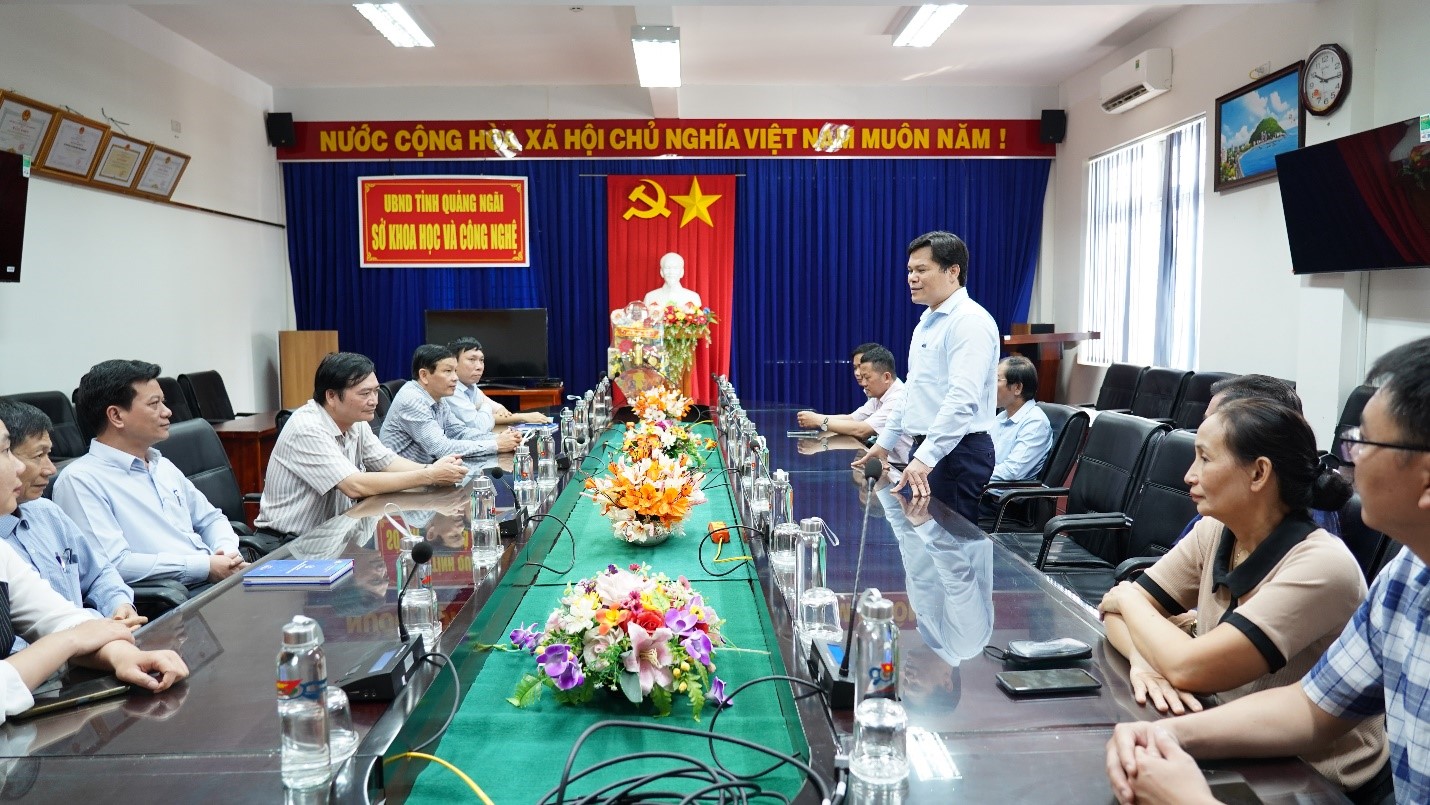 Phó Chủ tịch UBND tỉnh Trần Phước Hiền thăm, chúc Tết tại Sở Khoa học và Công nghệ