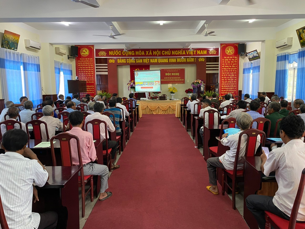 Quảng Ngãi: Ban Dân tộc tỉnh tổ chức Hội nghị tập huấn tuyên truyền pháp luật về trật tự, an toàn giao thông tại các huyện miền núi