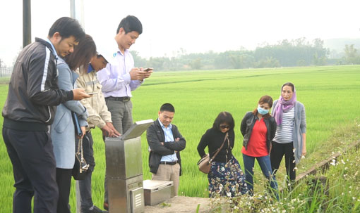 Kiểm tra việc tổ chức thực hiện nhiệm vụ “Ứng dụng công nghệ thông tin thí điểm xây dựng mô hình quản lý, vận hành hệ thống tưới nước tự động trên một phần diện tích tưới của kênh NVC2 thuộc hệ thống kênh chính Nam Thạch Nham tại xã Nghĩa Lâm, huyện Tư Ng