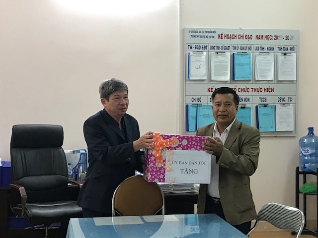 ​Vụ Địa phương II, Ủy ban Dân tộc thăm và tặng quà tại tỉnh Quảng Ngãi nhân dịp Tết Nguyên đán Canh Tý năm 2020