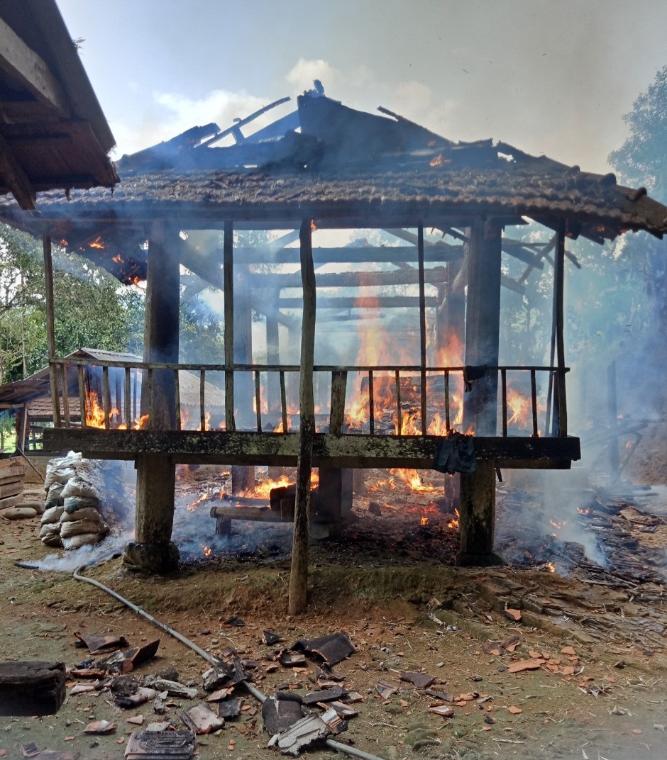 Xã Ba Vinh, huyện Ba Tơ: 01 nhà bị cháy hoàn toàn thiệt hại trên 400 triệu đồng