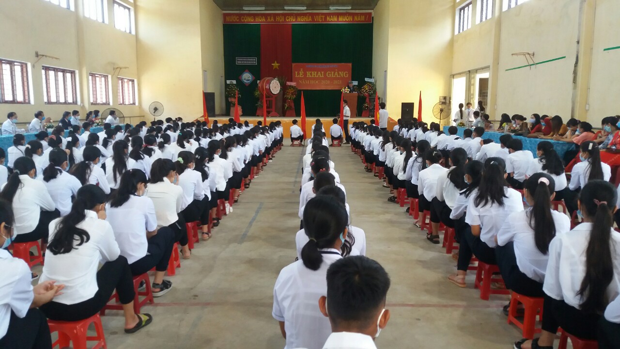 Phó Chủ tịch Thường trực HĐND tỉnh bà Đinh Thị Hồng Minh dự Lễ Khai giảng năm học 2020 – 2021 tại Trường Trung học Phổ thông Dân tộc nội trú tỉnh