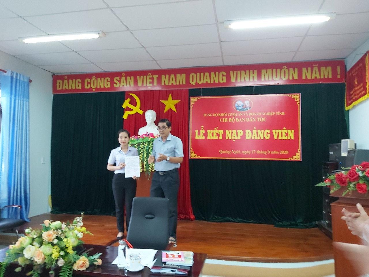 Chi bộ Ban Dân tộc tỉnh Quảng Ngãi tổ chức Lễ kết nạp Đảng viên